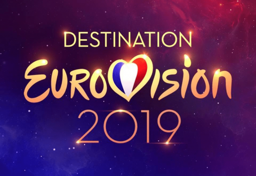 Logo Destination Eurovision. Julien Bocher est la voix off de l'émission Destination Eurovision sur France 2